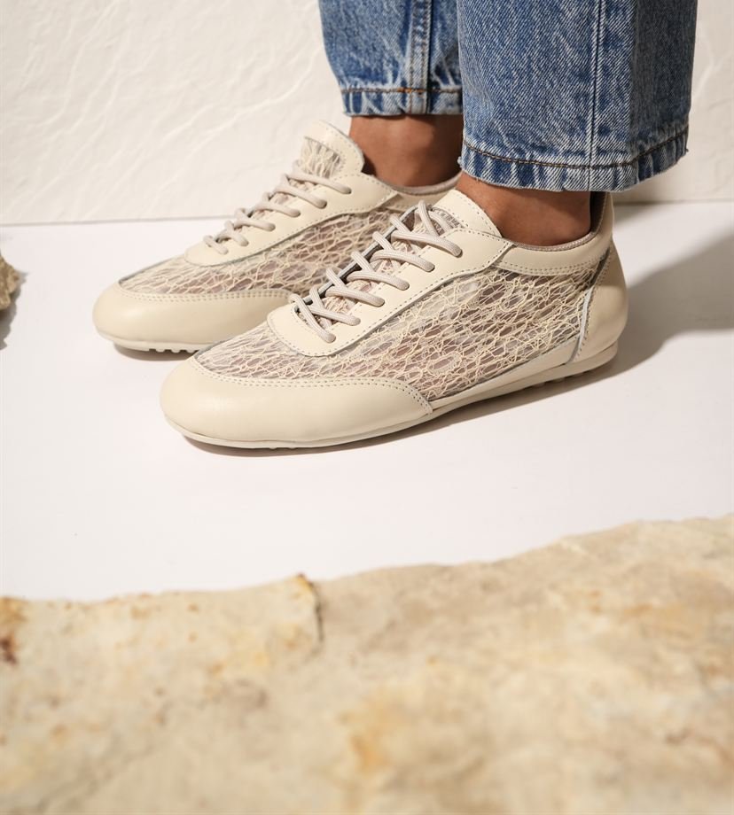 Ania — zapatilla de cuero y encaje